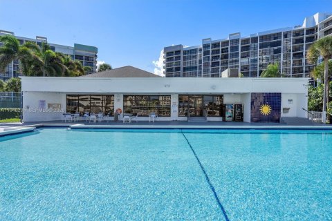 Condominio en venta en Hallandale Beach, Florida, 1 dormitorio, 85.01 m2 № 2004209 - foto 5
