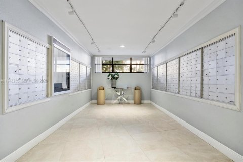 Condominio en venta en Hallandale Beach, Florida, 1 dormitorio, 85.01 m2 № 2004209 - foto 28