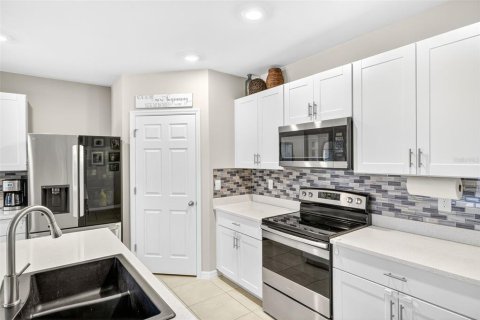 House in Punta Gorda, Florida 4 bedrooms, 169.83 sq.m. № 1851408 - photo 6