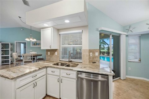 Villa ou maison à vendre à Rotonda, Floride: 3 chambres, 174.1 m2 № 2408345 - photo 12