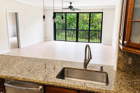 Condo in Juno Beach, Florida, 2 bedrooms № 2245241 - photo 3