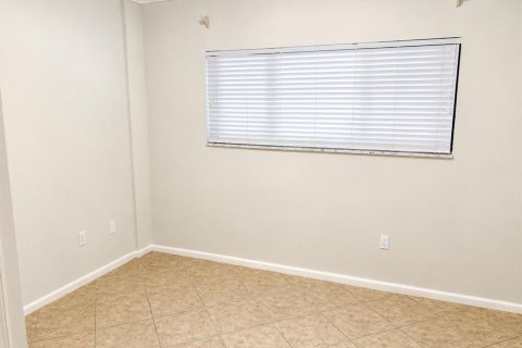 Condo in Juno Beach, Florida, 2 bedrooms № 2245241 - photo 9