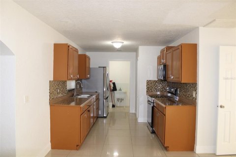 Villa ou maison à louer à Kissimmee, Floride: 3 chambres, 175.59 m2 № 1884766 - photo 4