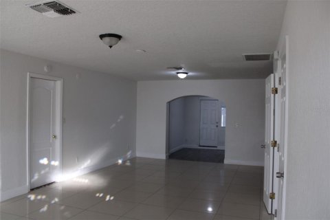 Villa ou maison à louer à Kissimmee, Floride: 3 chambres, 175.59 m2 № 1884766 - photo 2