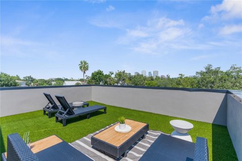 Casa en alquiler en Tampa, Florida, 3 dormitorios, 303.79 m2 № 1901710 - foto 4