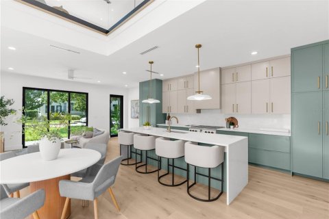 Casa en alquiler en Tampa, Florida, 3 dormitorios, 303.79 m2 № 1901710 - foto 12