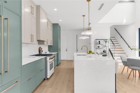 Casa en alquiler en Tampa, Florida, 3 dormitorios, 303.79 m2 № 1901710 - foto 8