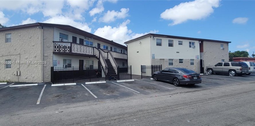 Villa ou maison à Fort Lauderdale, Floride 2 chambres, 875.42 m2 № 1880393
