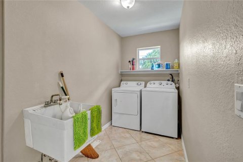 House in Port Charlotte, Florida 3 bedrooms, 197.05 sq.m. № 1841958 - photo 22