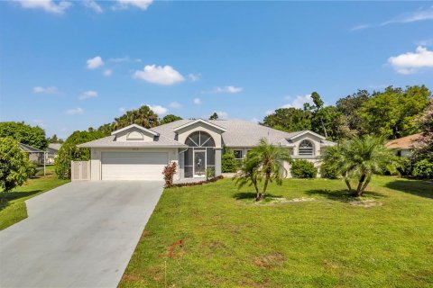 House in Port Charlotte, Florida 3 bedrooms, 197.05 sq.m. № 1841958 - photo 1
