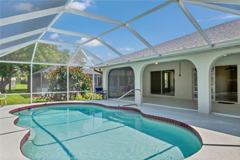 House in Port Charlotte, Florida 3 bedrooms, 197.05 sq.m. № 1841958 - photo 2