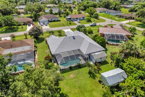House in Port Charlotte, Florida 3 bedrooms, 197.05 sq.m. № 1841958 - photo 6