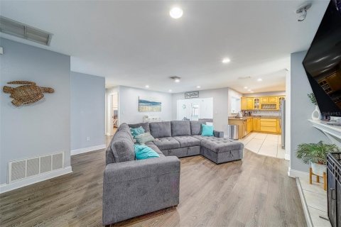 Casa en alquiler en Seminole, Florida, 3 dormitorios, 193.52 m2 № 1808846 - foto 3