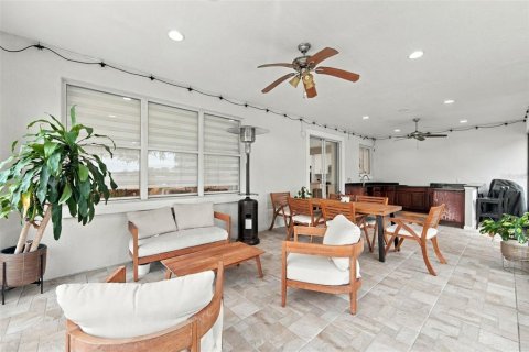Villa ou maison à vendre à Kissimmee, Floride: 3 chambres, 221.76 m2 № 2406293 - photo 6