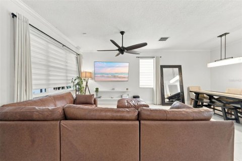 Villa ou maison à vendre à Kissimmee, Floride: 3 chambres, 221.76 m2 № 2406293 - photo 10