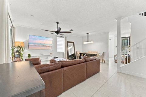 Villa ou maison à vendre à Kissimmee, Floride: 3 chambres, 221.76 m2 № 2406293 - photo 4