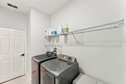 Villa ou maison à vendre à Kissimmee, Floride: 3 chambres, 221.76 m2 № 2406293 - photo 15