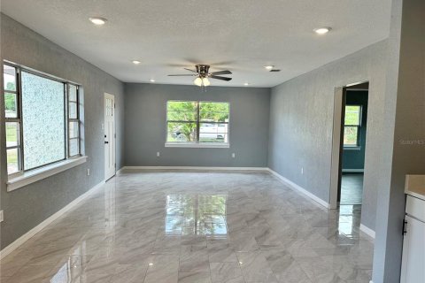Casa en venta en Winter Haven, Florida, 3 dormitorios, 124.12 m2 № 1899747 - foto 2