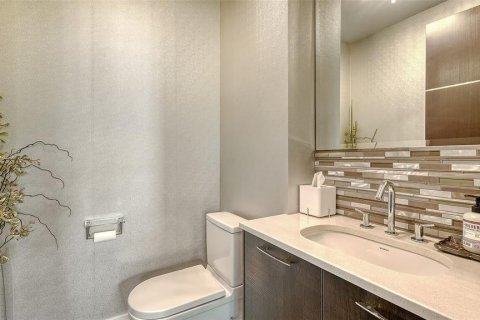 Touwnhouse à vendre à Sarasota, Floride: 3 chambres, 240.43 m2 № 1903465 - photo 7