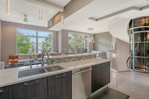 Touwnhouse à vendre à Sarasota, Floride: 3 chambres, 240.43 m2 № 1903465 - photo 17