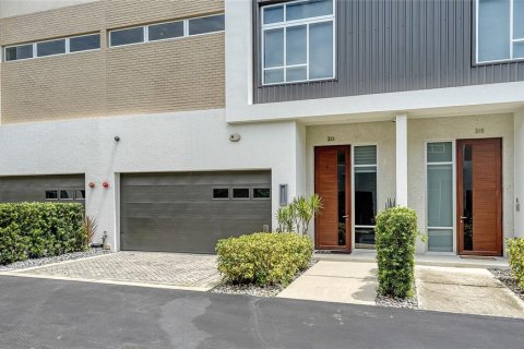 Touwnhouse à vendre à Sarasota, Floride: 3 chambres, 240.43 m2 № 1903465 - photo 1