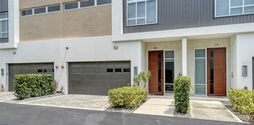 Townhouse in Sarasota, Florida 3 bedrooms, 240.43 sq.m. № 1903465