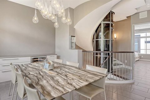 Touwnhouse à vendre à Sarasota, Floride: 3 chambres, 240.43 m2 № 1903465 - photo 14