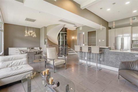 Touwnhouse à vendre à Sarasota, Floride: 3 chambres, 240.43 m2 № 1903465 - photo 6