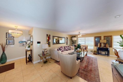 House in West Palm Beach, Florida 3 bedrooms, 167.6 sq.m. № 2085235 - photo 7