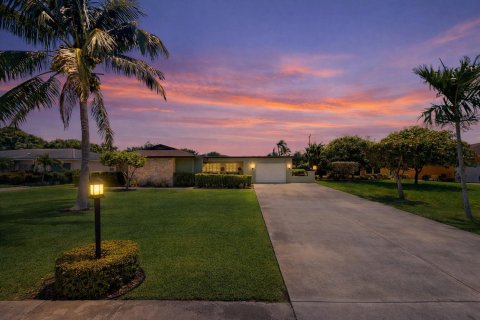 House in West Palm Beach, Florida 3 bedrooms, 167.6 sq.m. № 2085235