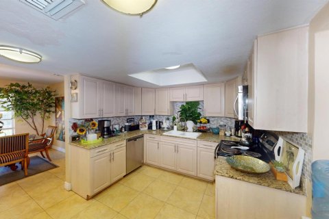 House in West Palm Beach, Florida 3 bedrooms, 167.6 sq.m. № 2085235 - photo 16