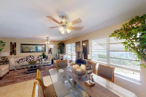 House in West Palm Beach, Florida 3 bedrooms, 167.6 sq.m. № 2085235 - photo 14