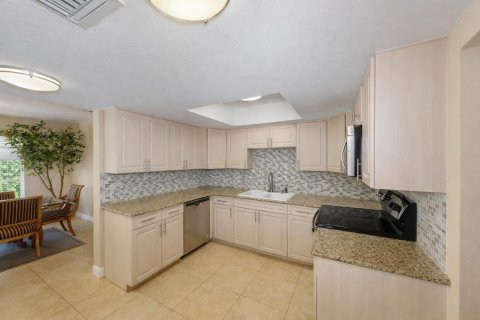 House in West Palm Beach, Florida 3 bedrooms, 167.6 sq.m. № 2085235 - photo 17