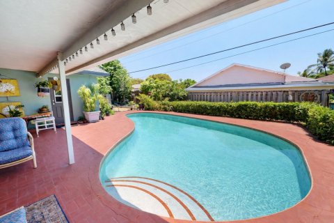 House in West Palm Beach, Florida 3 bedrooms, 167.6 sq.m. № 2085235 - photo 2