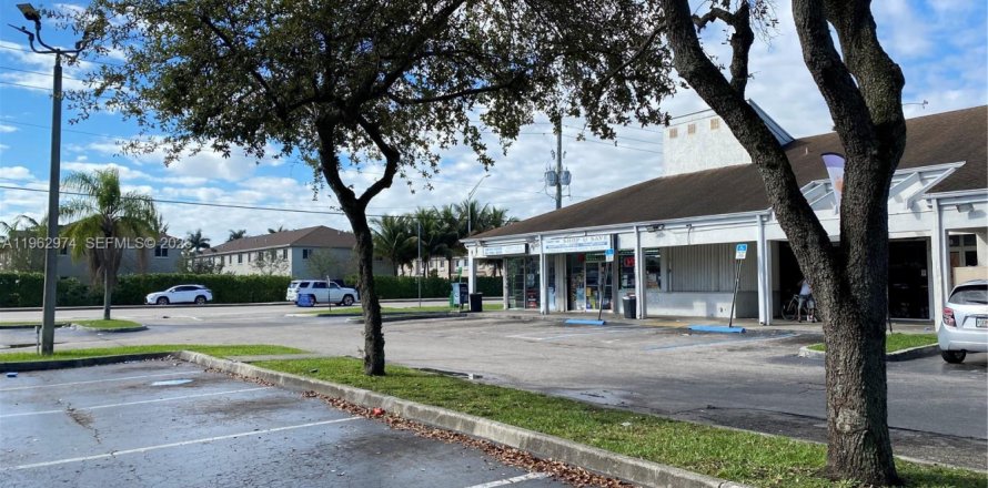 Immobilier commercial à Miramar, Floride № 2023841