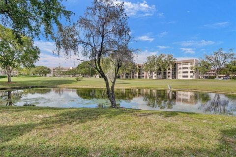 Condominio en venta en Sunrise, Florida, 2 dormitorios, 130.43 m2 № 2077623 - foto 16