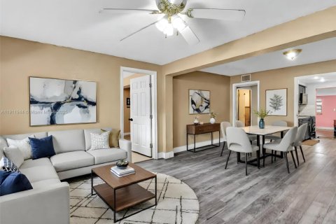 House in Opa-locka, Florida 4 bedrooms, 199.65 sq.m. № 1968116 - photo 5