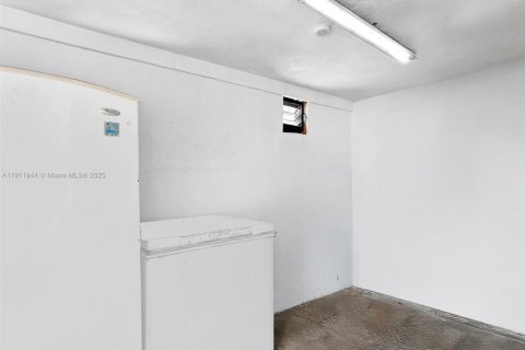 House in Opa-locka, Florida 4 bedrooms, 199.65 sq.m. № 1968116 - photo 19