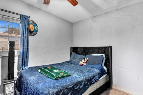 House in Opa-locka, Florida 4 bedrooms, 199.65 sq.m. № 1968116 - photo 17