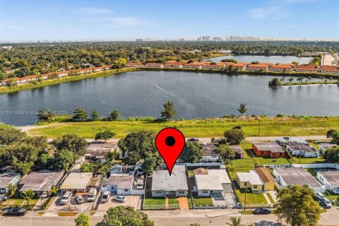 House in Opa-locka, Florida 4 bedrooms, 199.65 sq.m. № 1968116 - photo 22