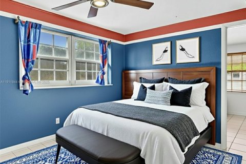 House in Opa-locka, Florida 4 bedrooms, 199.65 sq.m. № 1968116 - photo 14