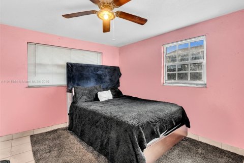 House in Opa-locka, Florida 4 bedrooms, 199.65 sq.m. № 1968116 - photo 12