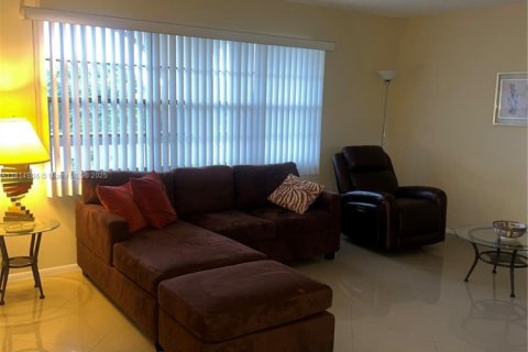 Купить кондоминиум в Коконат Крик, Флорида 1 спальня, 79.99м2, № 1958463 - фото 3