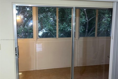 Купить кондоминиум в Коконат Крик, Флорида 1 спальня, 79.99м2, № 1958463 - фото 13