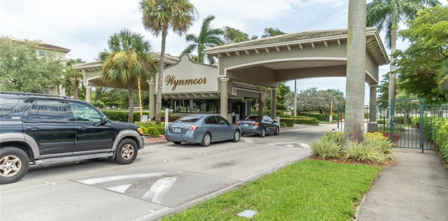 Кондоминиум с 1 спальней в Коконат Крик, Флорида № 1958463