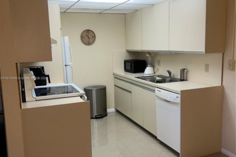 Купить кондоминиум в Коконат Крик, Флорида 1 спальня, 79.99м2, № 1958463 - фото 5