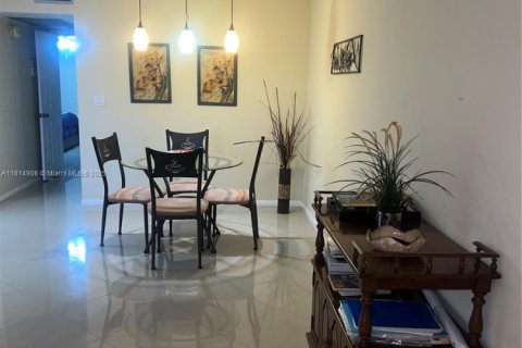 Купить кондоминиум в Коконат Крик, Флорида 1 спальня, 79.99м2, № 1958463 - фото 6