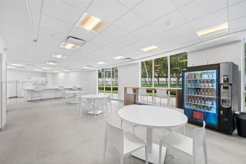 Купить кондоминиум в Халландейл-Бич, Флорида 2 спальни, 130.06м2, № 2055200 - фото 27