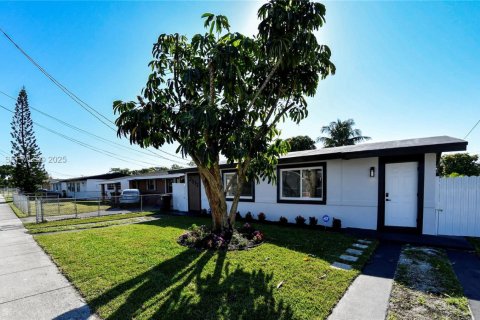 Villa ou maison à vendre à Fort Lauderdale, Floride: 4 chambres, 304.72 m2 № 1994276 - photo 2