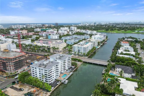 Copropriété à vendre à Bay Harbor Islands, Floride: 2 chambres, 161.65 m2 № 2035207 - photo 18